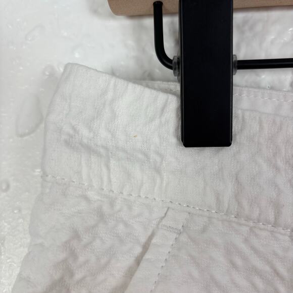 Lilly Pulitzer Buttercup Scallop Hem Short in White Size 2 - Picture 3 of 6